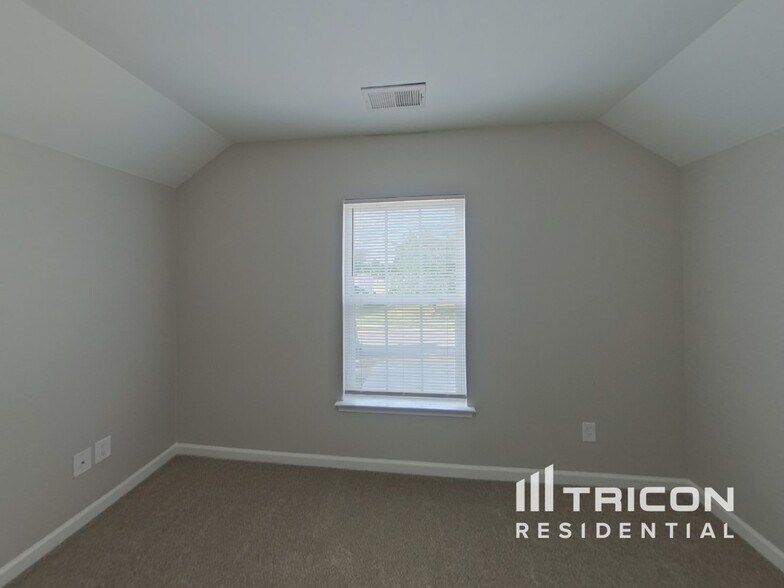 Building Photo - 175 Settlers Grove Ln