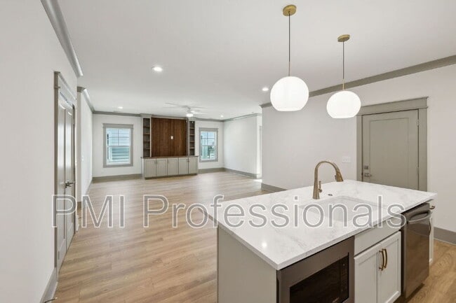 Building Photo - 3419 John Richards Dr