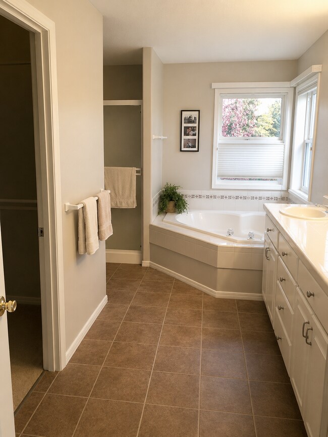 Building Photo - Elegant Bethany Home with Soaring Ceilings, Main-Level Bedroom, Granite Kitchen & Entertainer’s B...
