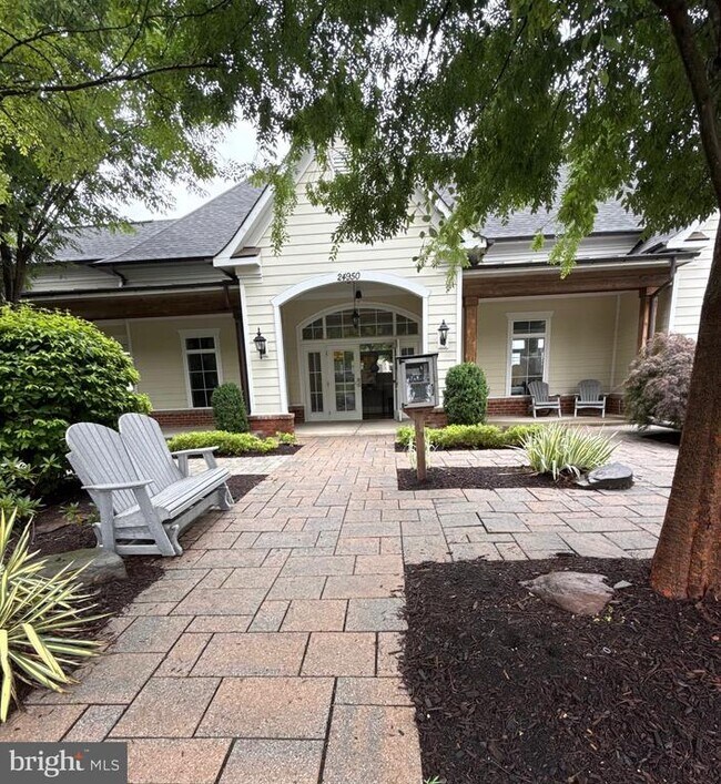 Building Photo - 25128 Deerhurst Terrace