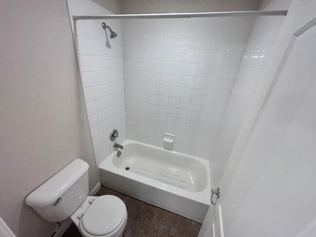 Building Photo - 5 bedroom + Loft with pool in Aliante Master