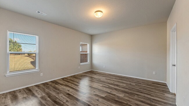 Building Photo - Elegant 4-Bedroom Home in Lakewood Crossing