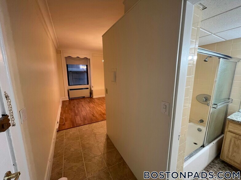 Building Photo - 62 Boylston St