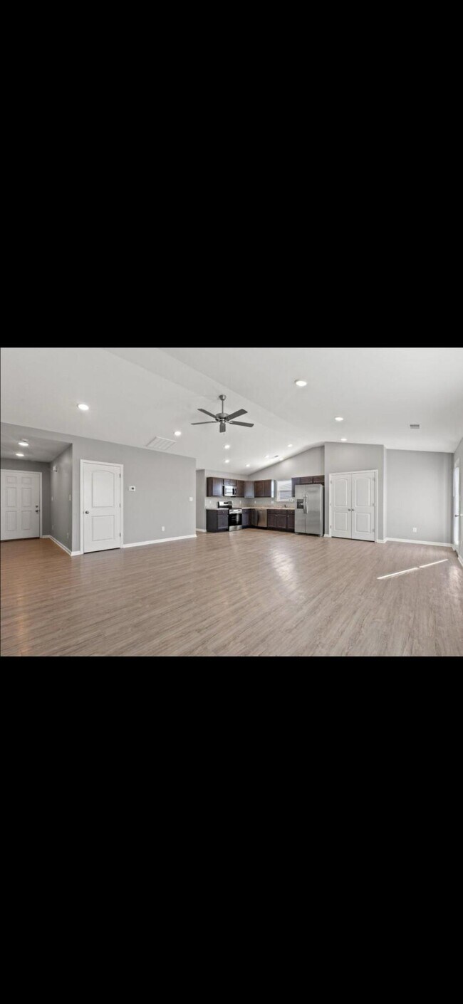 Building Photo - 340 Pageant Dr