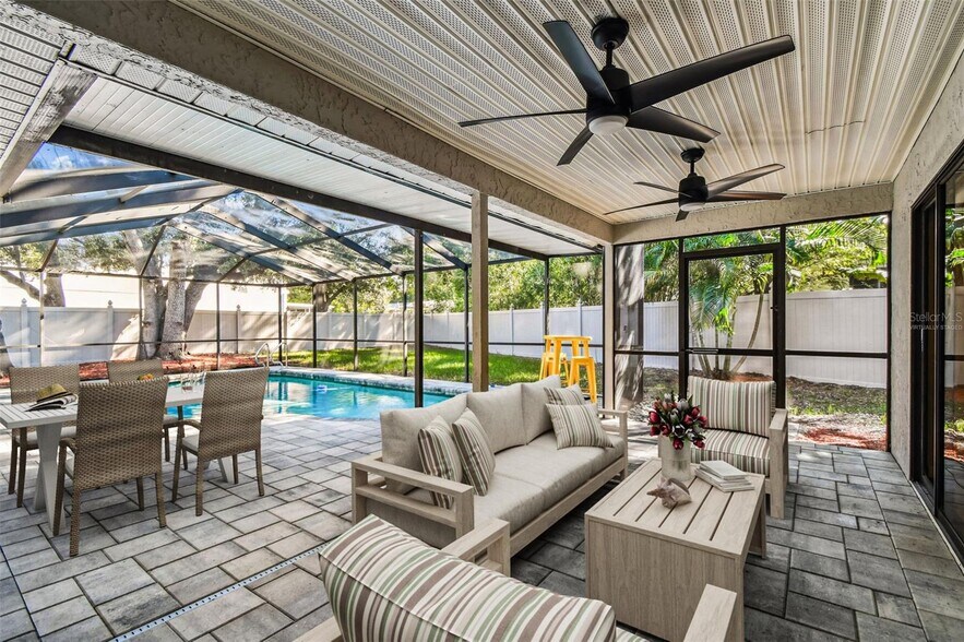 Building Photo - 2504 Gulfbreeze Cir