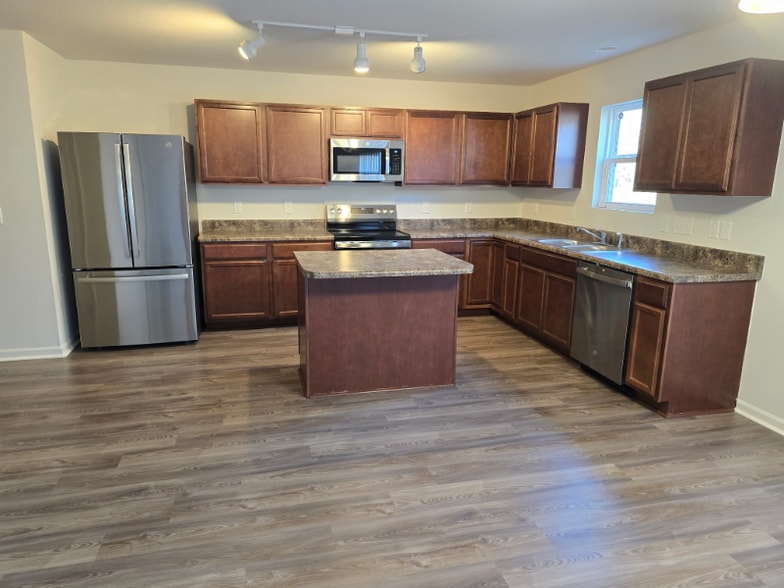 Building Photo - 2633 Taton Ct