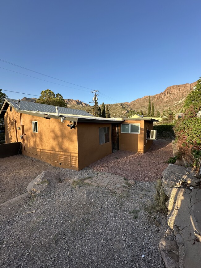Building Photo - 471 W Heiner Dr