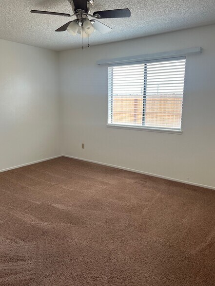 Building Photo - 932 Perdew Ave