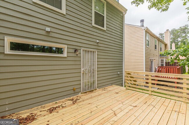 Building Photo - 5895 Hampton Ct