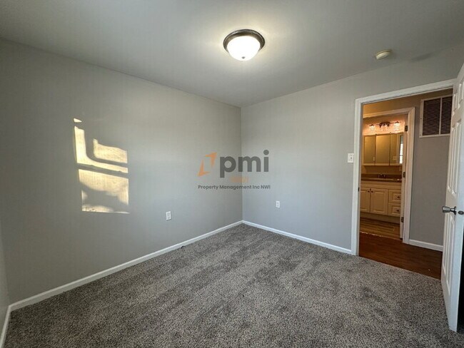 Building Photo - 333 Midway Dr