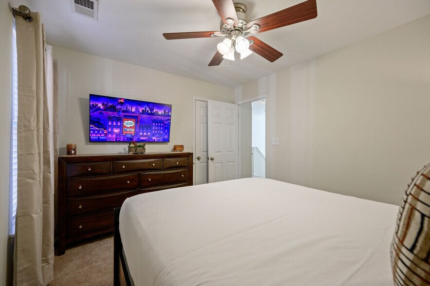Building Photo - 4620 Liberty Square Dr