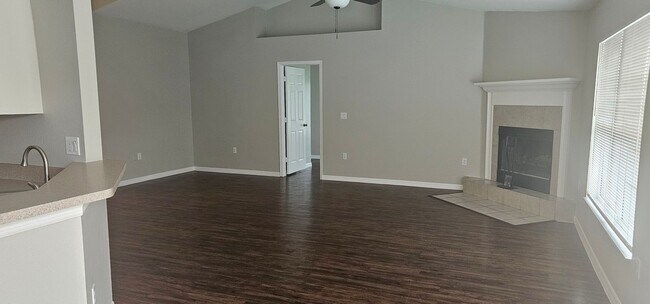 Building Photo - 1530 SW 19th Ave
