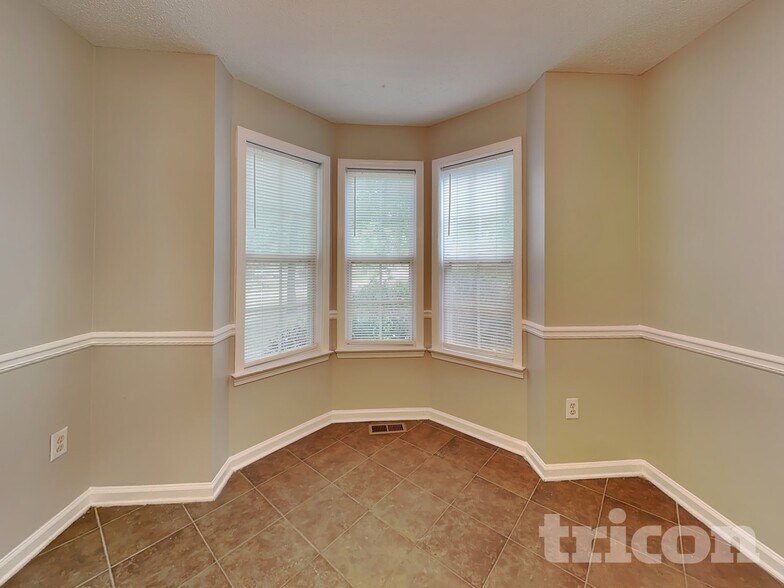 Building Photo - 153 Clear Brook Trail