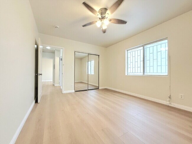 Building Photo - 1325 W 58th St