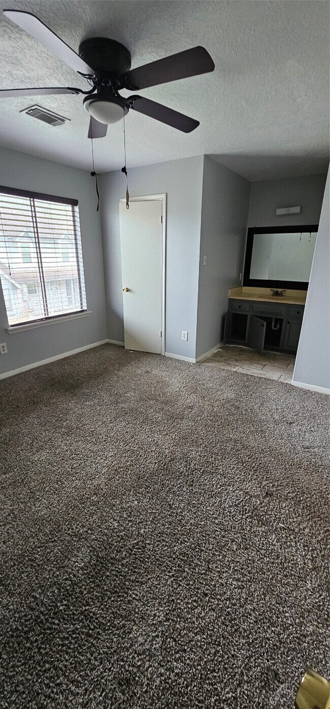 Building Photo - 2053 Country Village Blvd