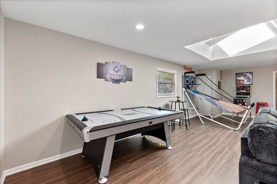 Building Photo - 6911 W 87th St