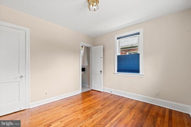 Building Photo - 16 E Braddock Rd