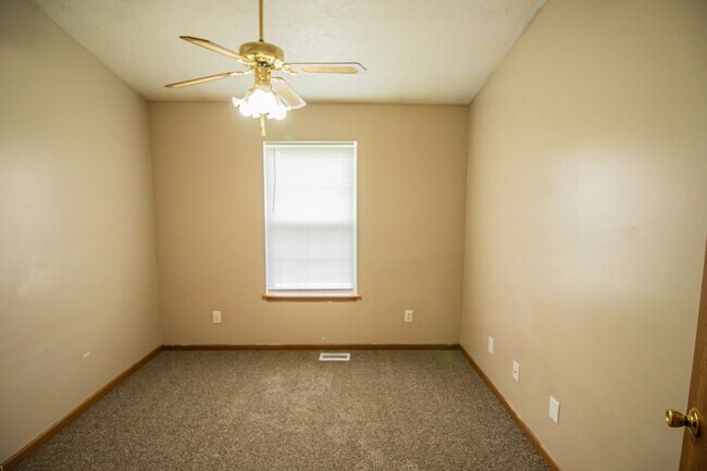 Building Photo - 2204 Bridgewater Cir