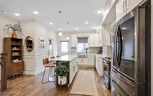 Building Photo - 5 W 19th St