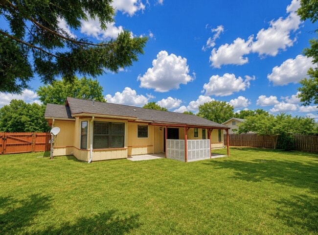 Building Photo - 603 Plantation Village Dr