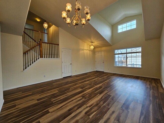 Building Photo - Stunning Brighton Home - Lots of Space - B...