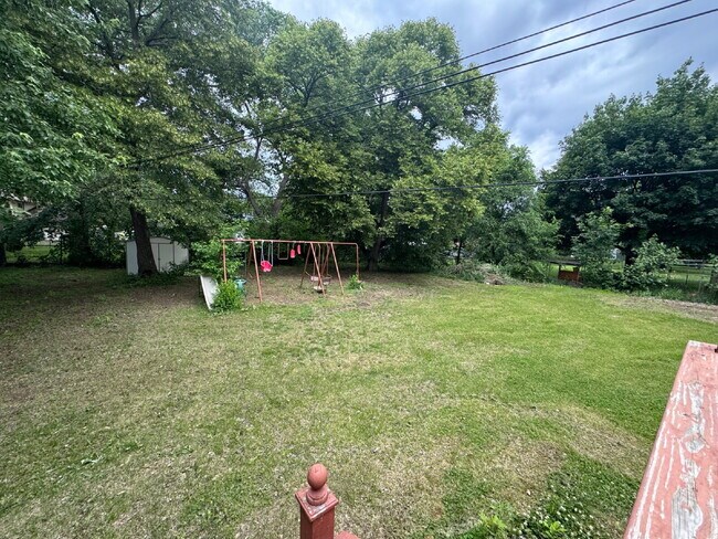 Building Photo - Spacious 4-Bed, 3-Bath Gem on Regent Ave - Your Dream Home Awaits in Brooklyn Park