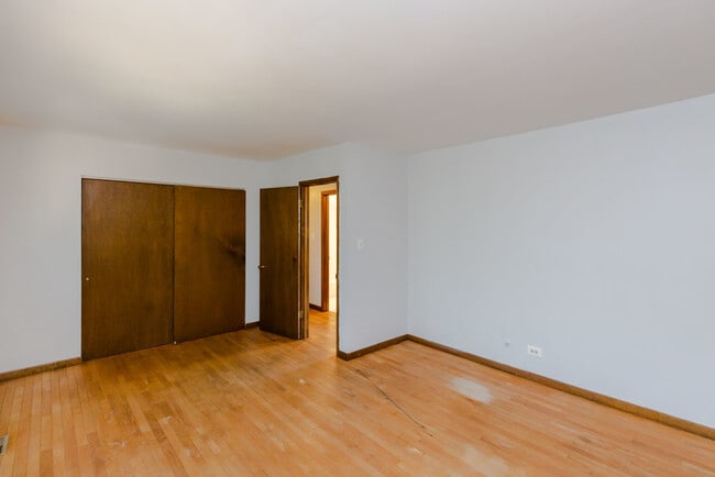 Building Photo - 1255 W Belden Ave