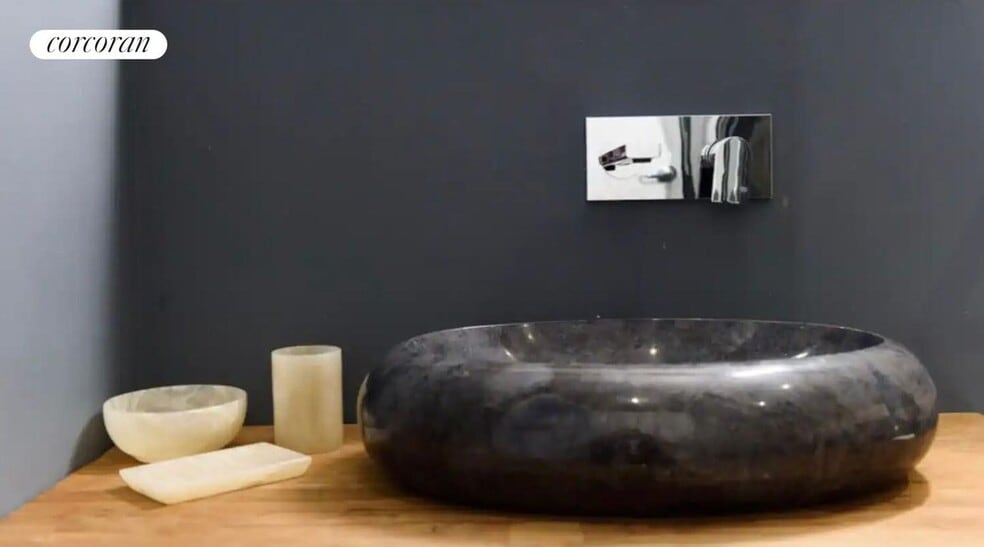 Building Photo - 460 W Broadway