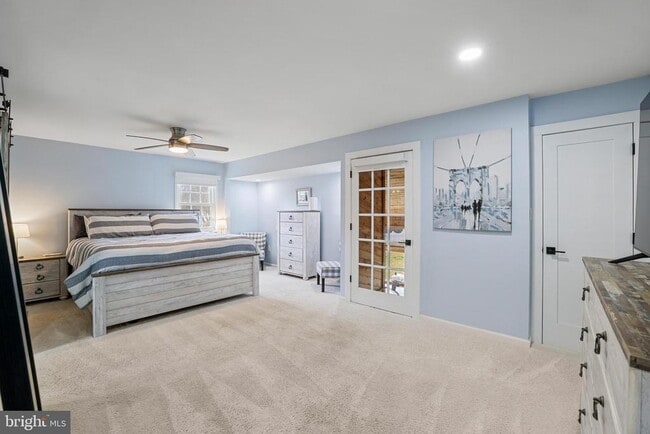 Building Photo - 731 W Country Club Dr