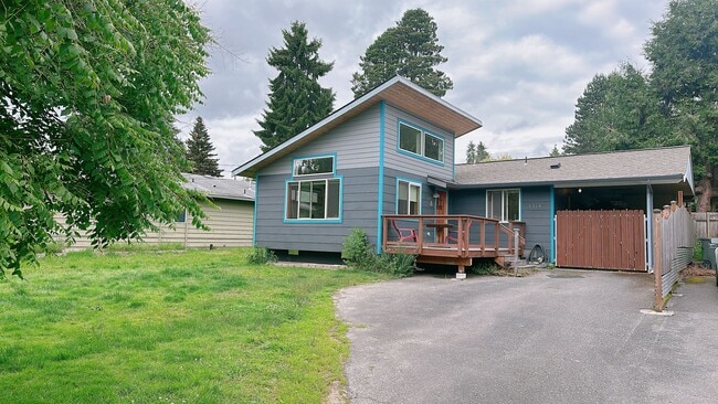 Building Photo - PRELEASING: 3 bdrm/1.5 bath house near WWU + Fairhaven
