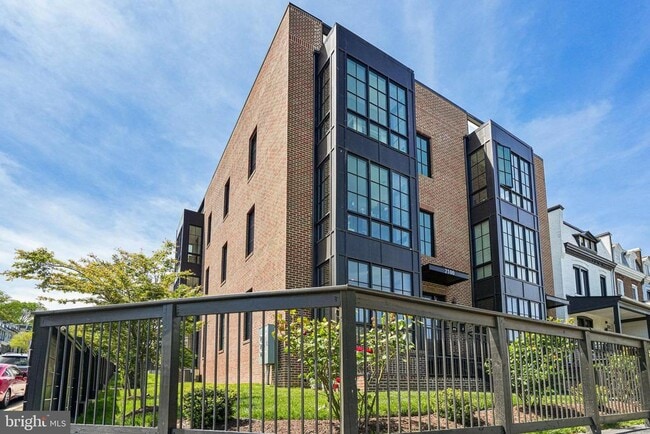 Building Photo - 2100 4th St NE