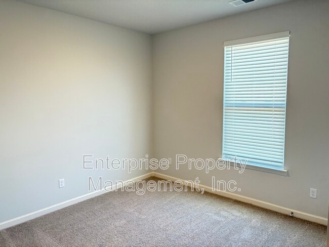 Building Photo - 230 Kipling Dr