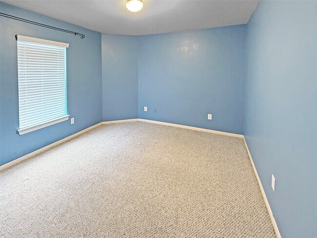 Building Photo - 1263 W 17th St