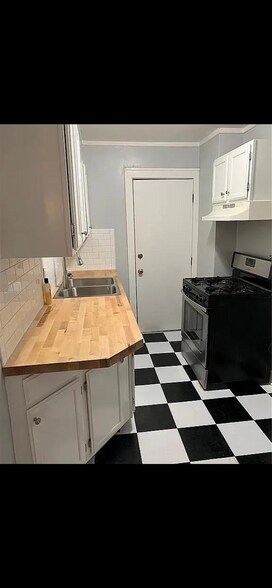 Building Photo - 4117 Charlotte St