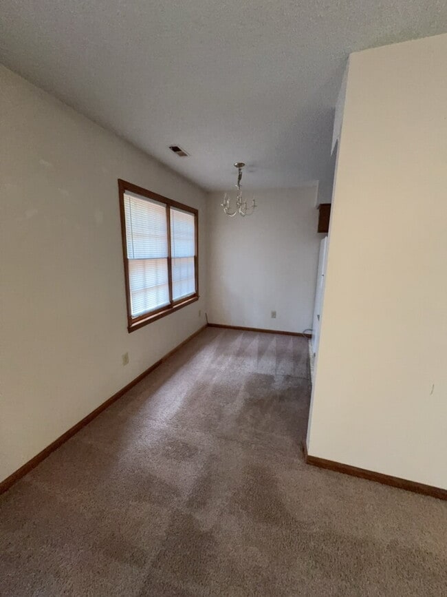 Building Photo - 176 Waters Rd