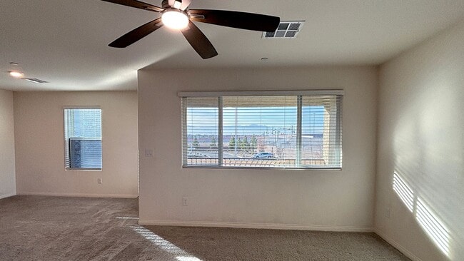 Building Photo - Wonderful 3 Bedroom townhouse with a 1 car garage - 3 levels located in North Las Vegas