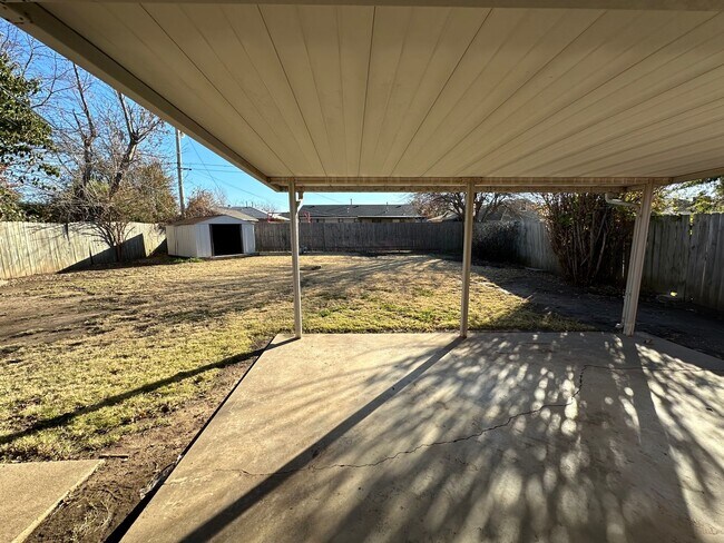Building Photo - 4844 Woodview Dr