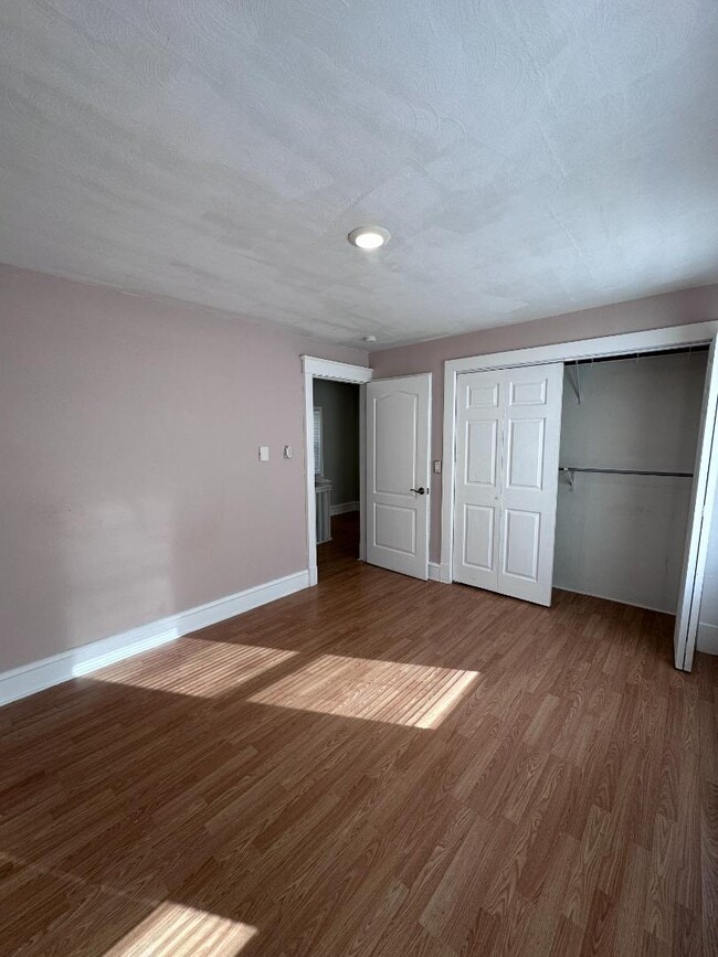 Building Photo - 56 Kent Ln