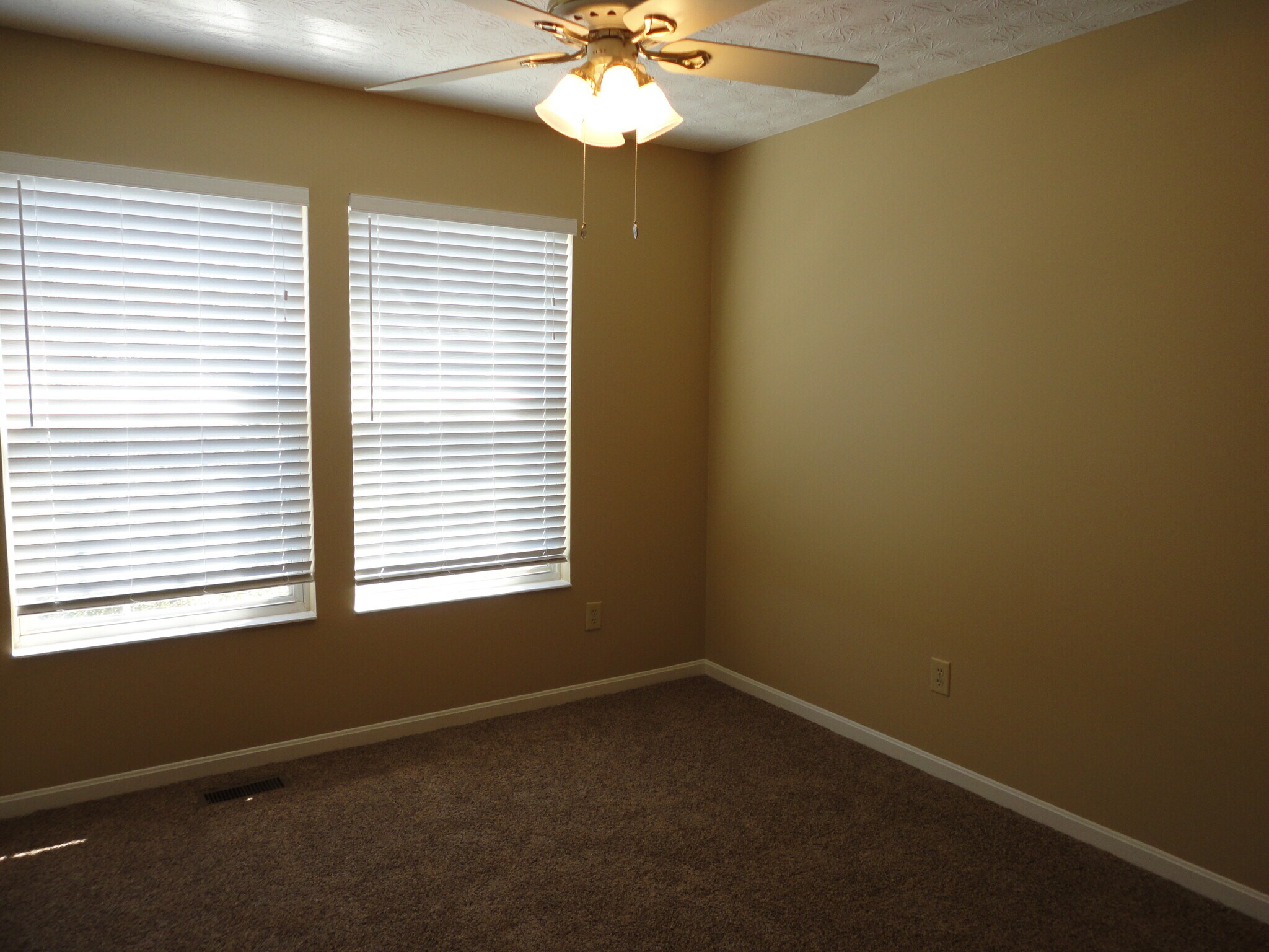 Building Photo - 531 Sherman Dr
