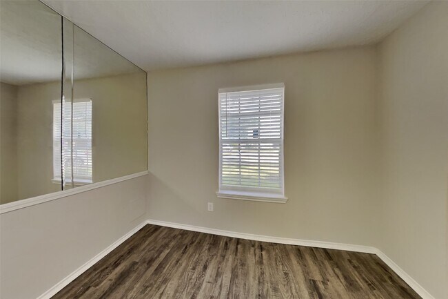 Building Photo - 2415 Pebbledowne Cir
