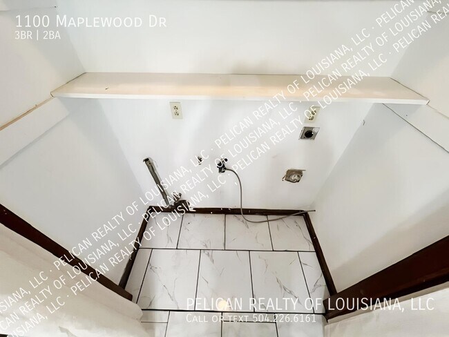 Building Photo - 1100 Maplewood Dr