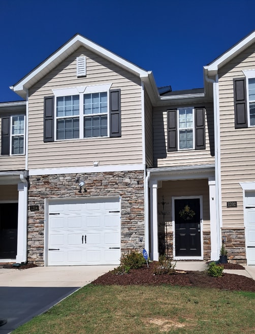 Building Photo - 1204 Gracie Ln