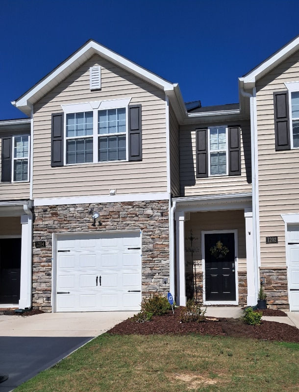 Building Photo - 1204 Gracie Ln