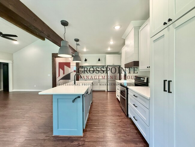 Building Photo - 11142 C R 4103 C