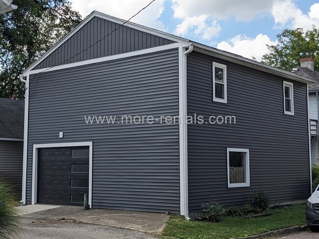 Building Photo - Updated German Village house area with attached garage