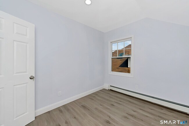 Building Photo - 463 Wilmot Ave