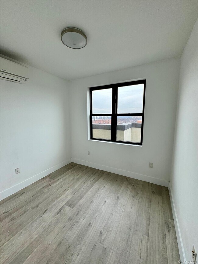 Building Photo - 84-03 Lander St