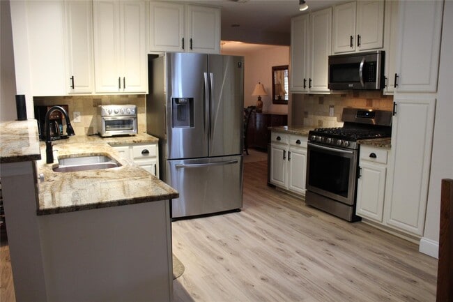 Building Photo - 14312 Tanglewood Dr