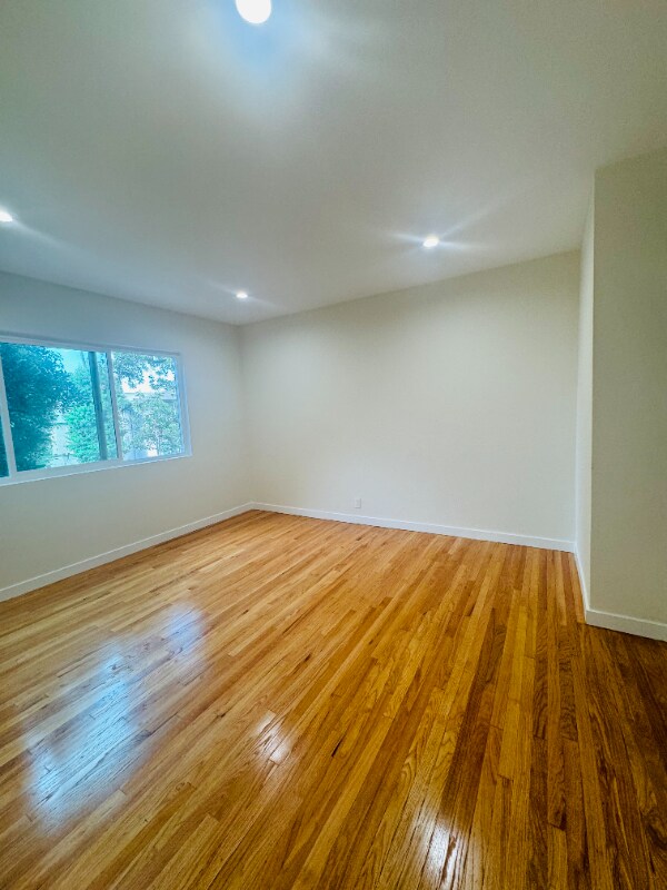 Building Photo - 333 Raymondale Dr
