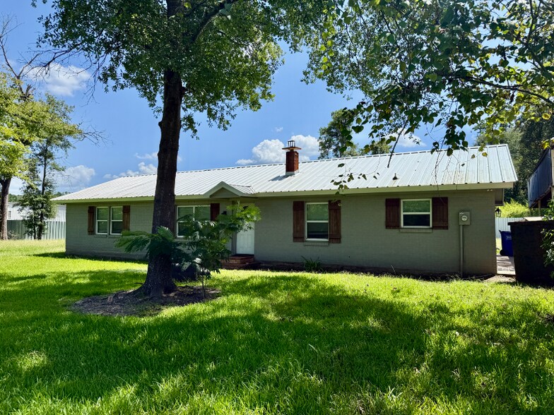 Primary Photo - 3906 E Denman Ave